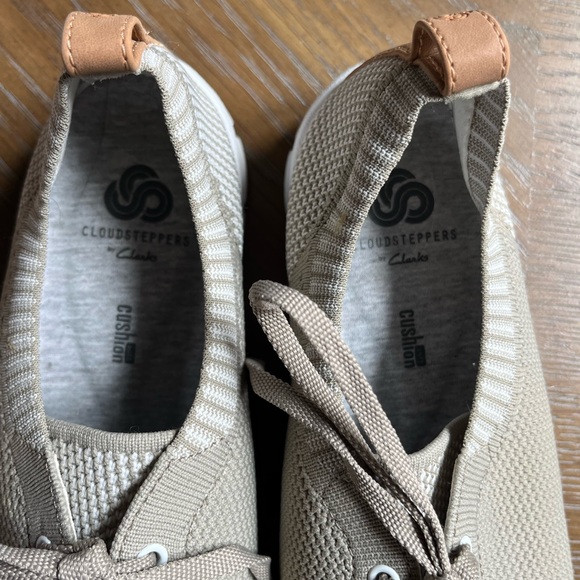 EUC Clark's Cloudsteppers Cushioned Shoe, Size 10 Tan - Picture 3 of 8